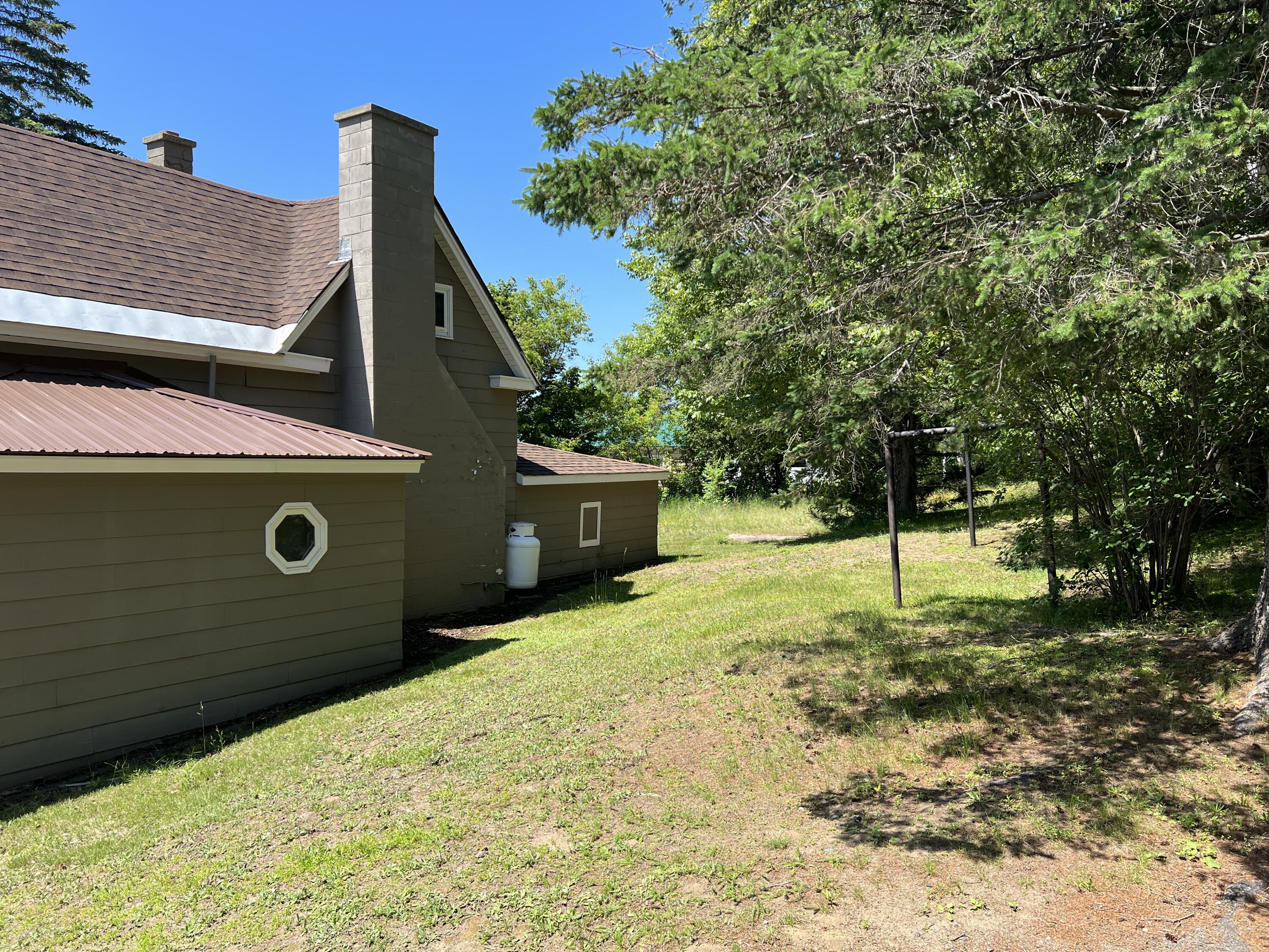 91 Prospect Street Millinocket, ME 04462 - Photo 5 of 30 939C5726-0744-4002-9B59-02F1444099AF