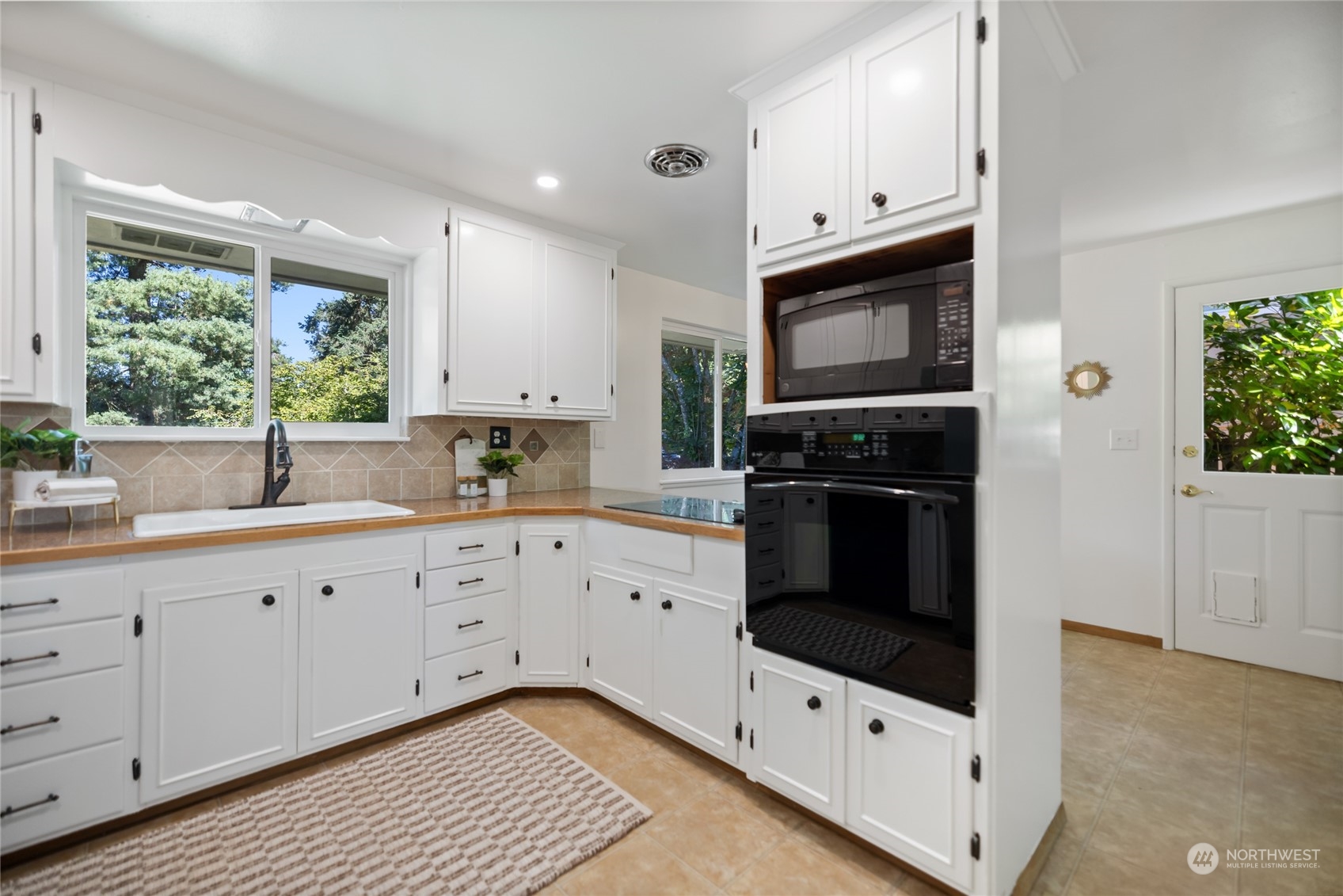 4216 Robin Road West University Place, WA 98466 - Photo 8 of 40 Gallery Image 8
