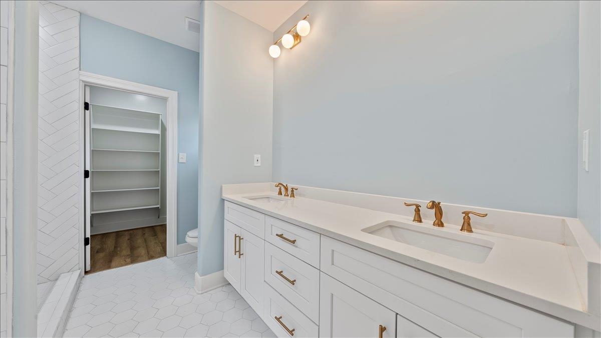 1072 Bruce Street Memphis, TN 38104 - Photo 22 of 27 a bathroom with a sink and mirror