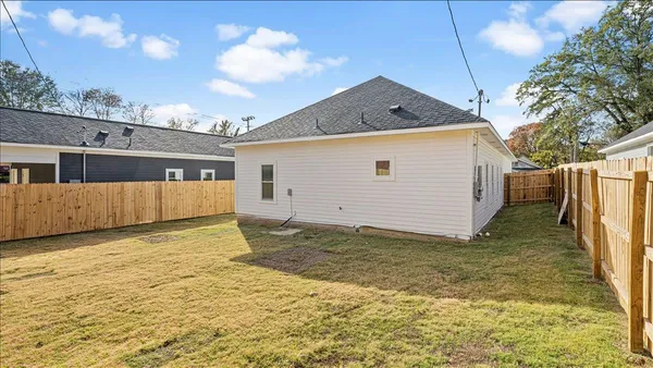 $2,495 | 1072 Bruce Street, Memphis, TN 38104