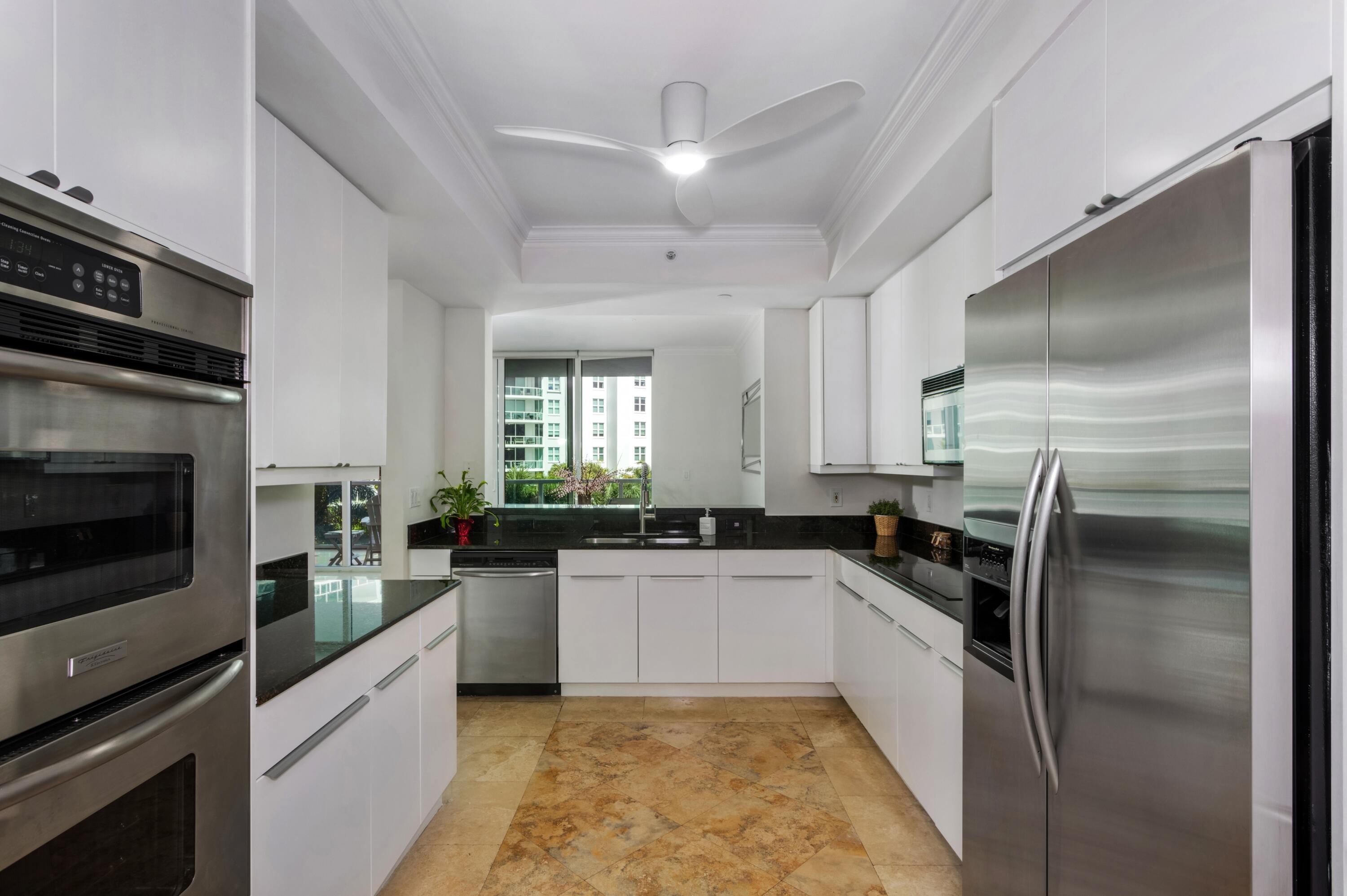 550 Southeast Mizner Boulevard, Unit B402 Boca Raton, FL 33432 - Photo 12 of 21 mls_KITCHEN_STRAIGHT