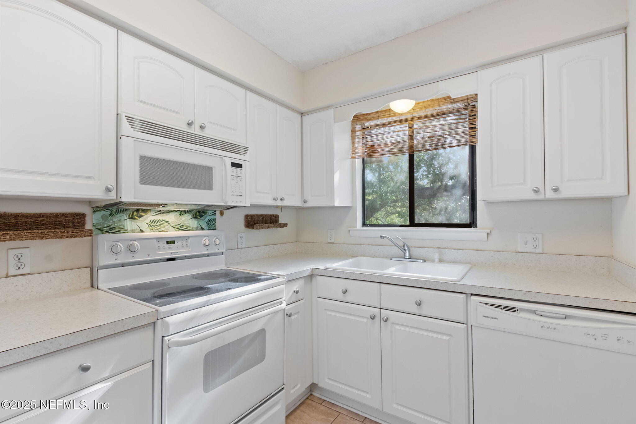 2328 Sadler Road, Unit 6E Fernandina Beach, FL 32034 - Photo 7 of 30 Kittchen with Natual Light.