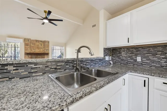 $1,950 | 7534 8 Willows Road, Missouri City, TX 77489