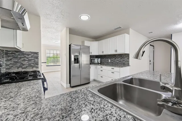 $1,950 | 7534 8 Willows Road, Missouri City, TX 77489