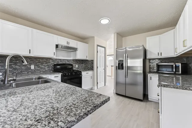 $1,950 | 7534 8 Willows Road, Missouri City, TX 77489