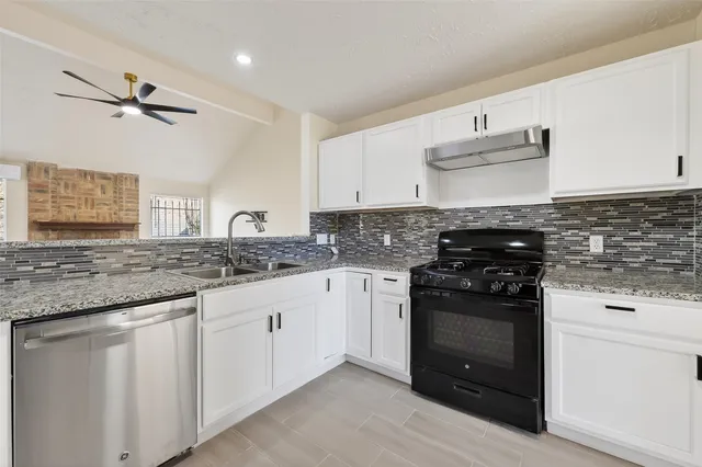 $1,950 | 7534 8 Willows Road, Missouri City, TX 77489