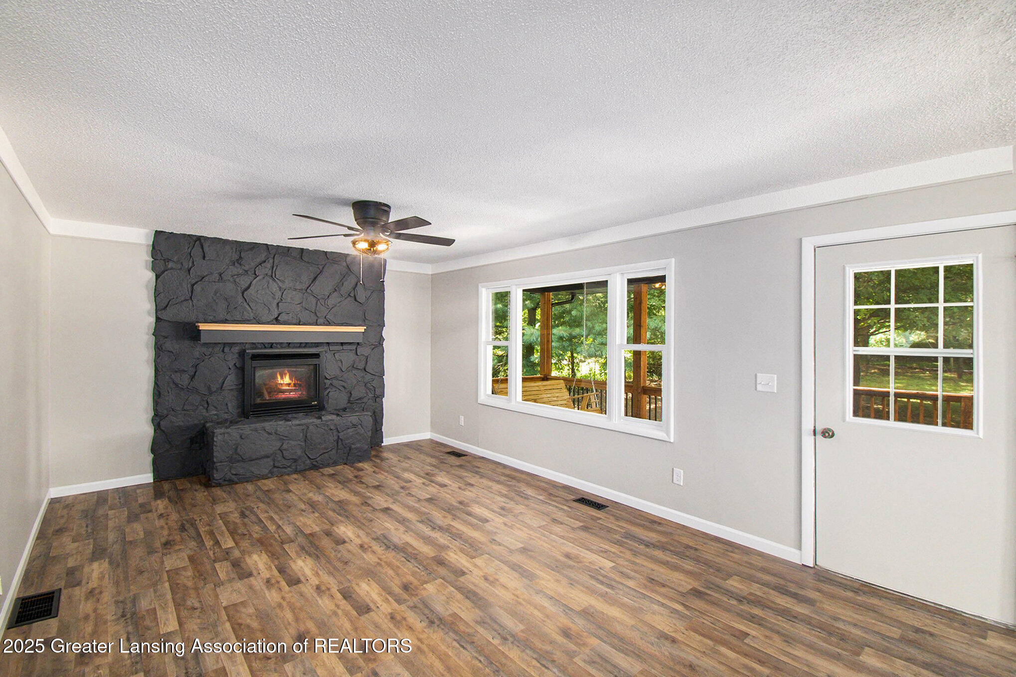 5405 Shepper Road Stockbridge, MI 49285 - Photo 2 of 25 Living Room