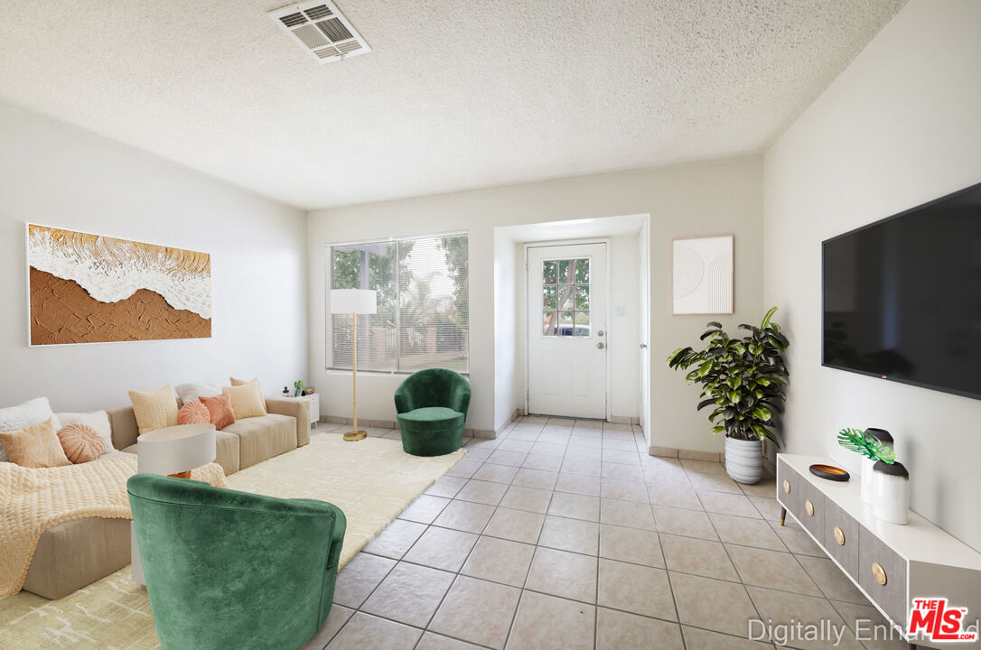 1040 Iris Street Wasco, CA 93280 - Photo 5 of 27