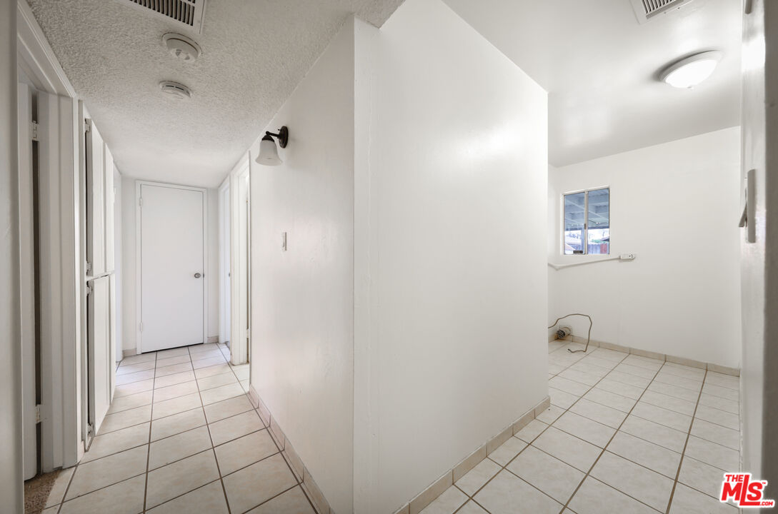 1040 Iris Street Wasco, CA 93280 - Photo 7 of 27