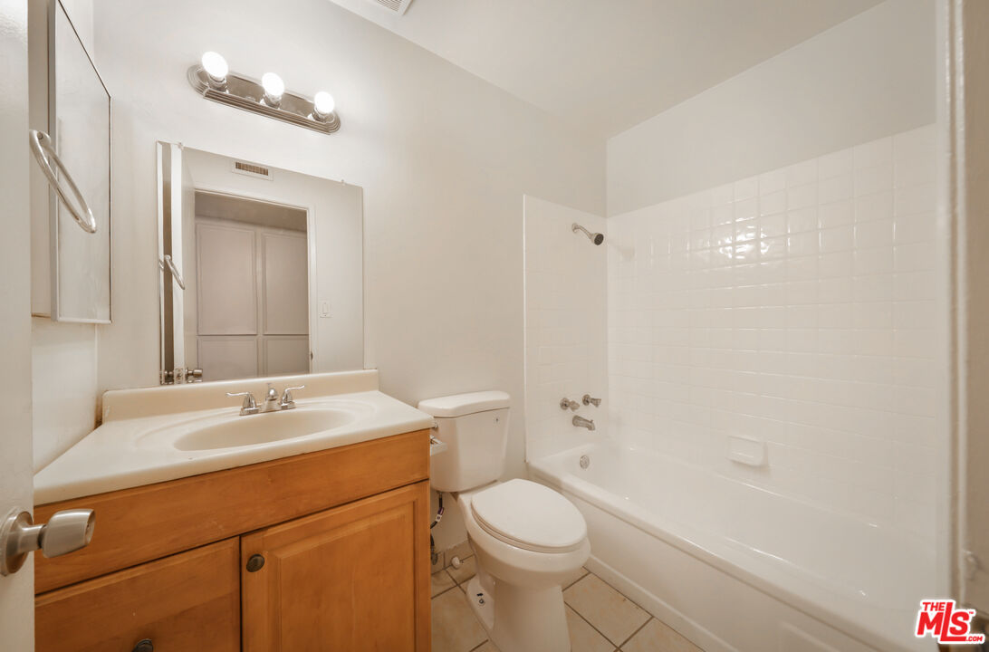 1040 Iris Street Wasco, CA 93280 - Photo 10 of 27