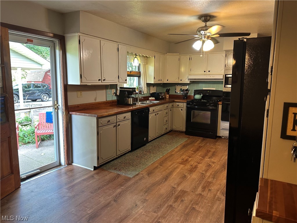 5829 North Ridge Road Madison, OH 44057 - Photo 13 of 32 Eat-in Kitchen