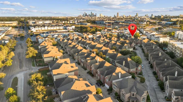 $699,000 | 911 Vaulted Oak Street, Houston, TX 77008