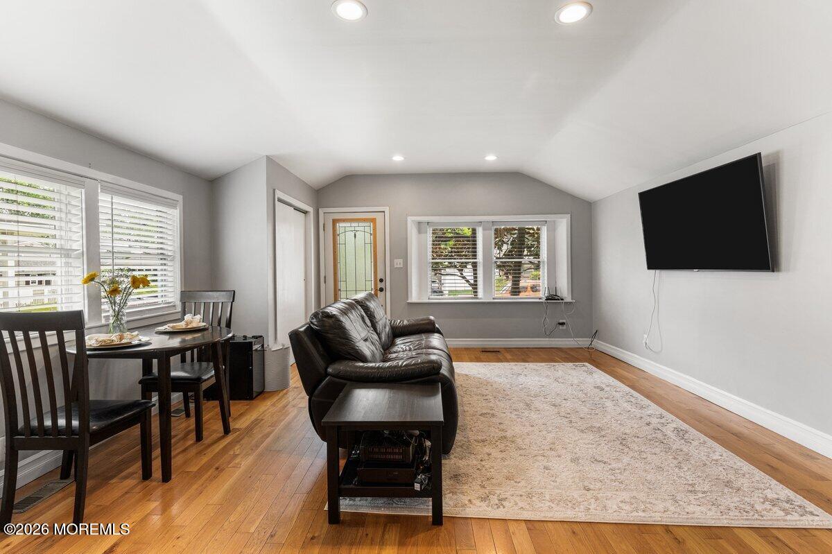 339 Raritan Boulevard Keyport, NJ 07735 - Photo 9 of 37 339 Family Room 4