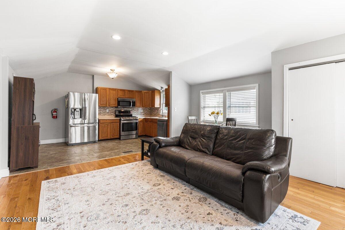 339 Raritan Boulevard Keyport, NJ 07735 - Photo 10 of 37 339 Family Room 2