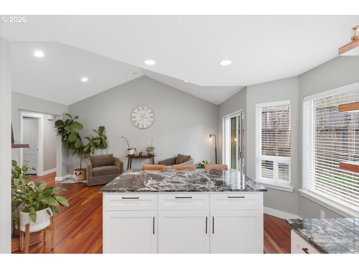 684 Northwest Jasper Street Dallas, OR 97338 - Photo 13 of 38