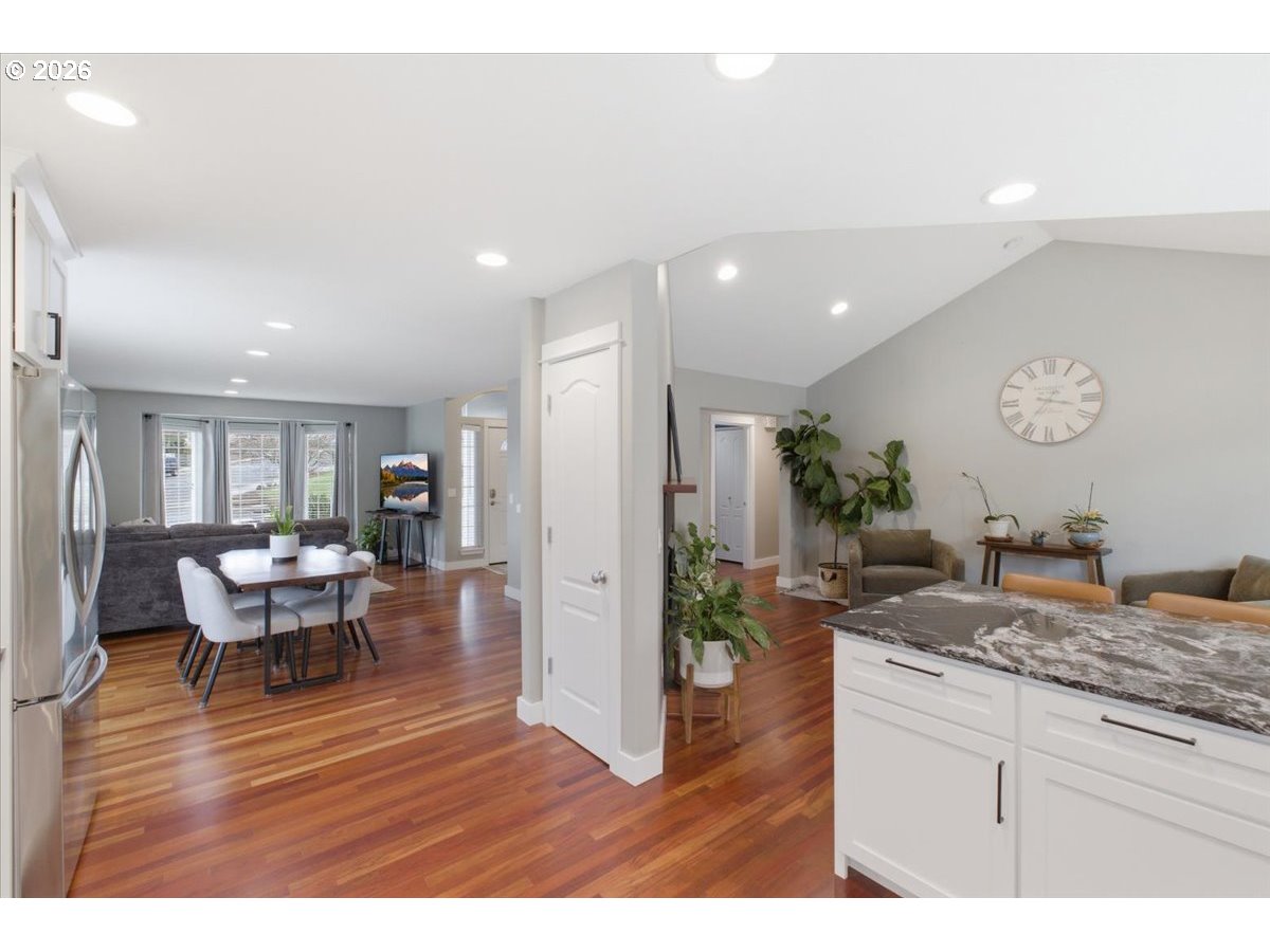 684 Northwest Jasper Street Dallas, OR 97338 - Photo 14 of 38