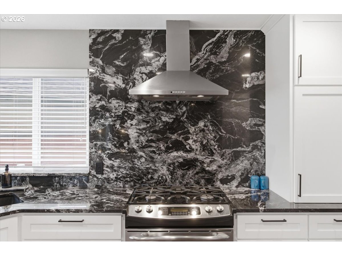 684 Northwest Jasper Street Dallas, OR 97338 - Photo 22 of 38