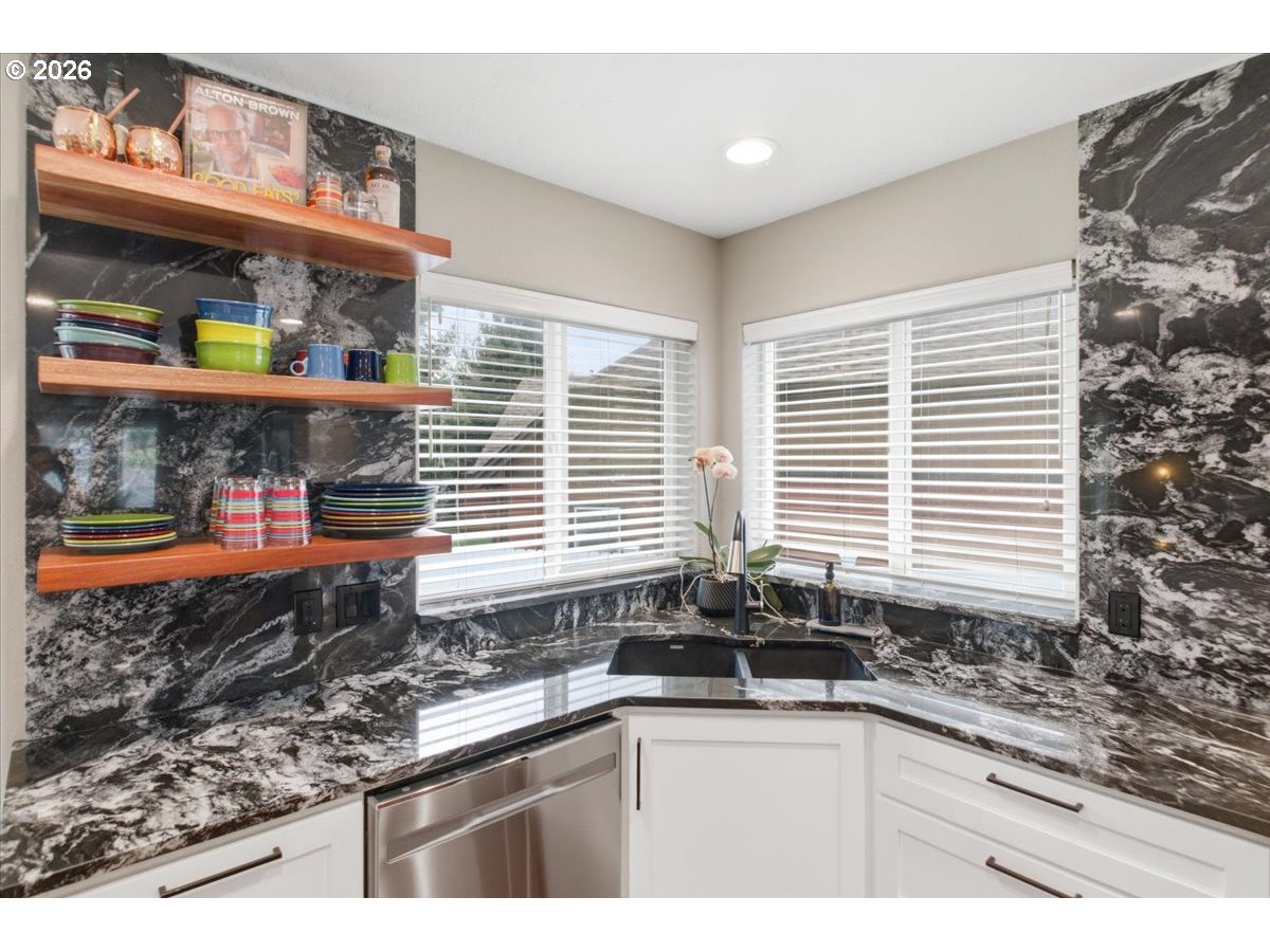 684 Northwest Jasper Street Dallas, OR 97338 - Photo 23 of 38