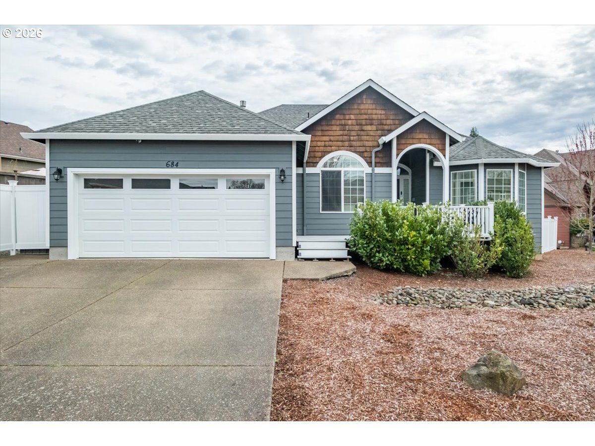 684 Northwest Jasper Street Dallas, OR 97338 - Photo 3 of 38