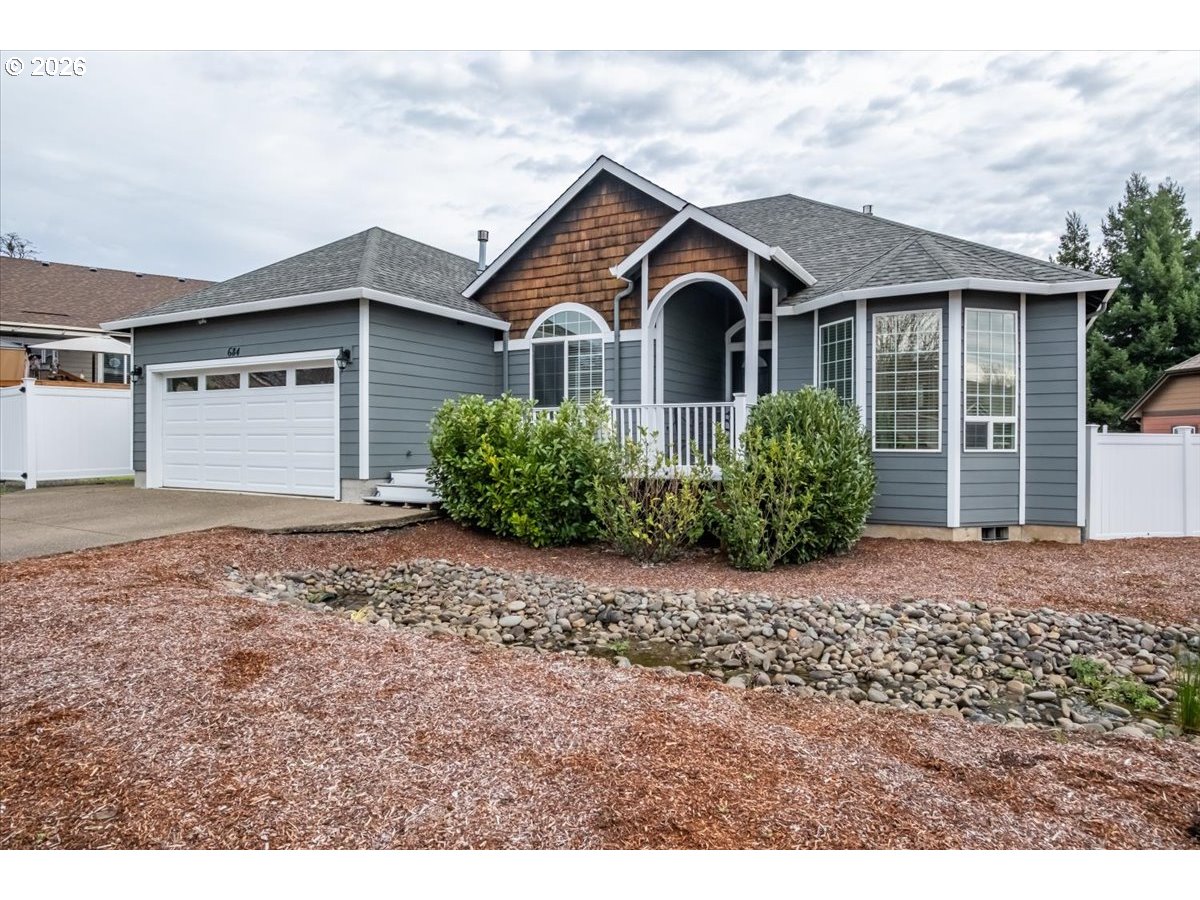 684 Northwest Jasper Street Dallas, OR 97338 - Photo 4 of 38