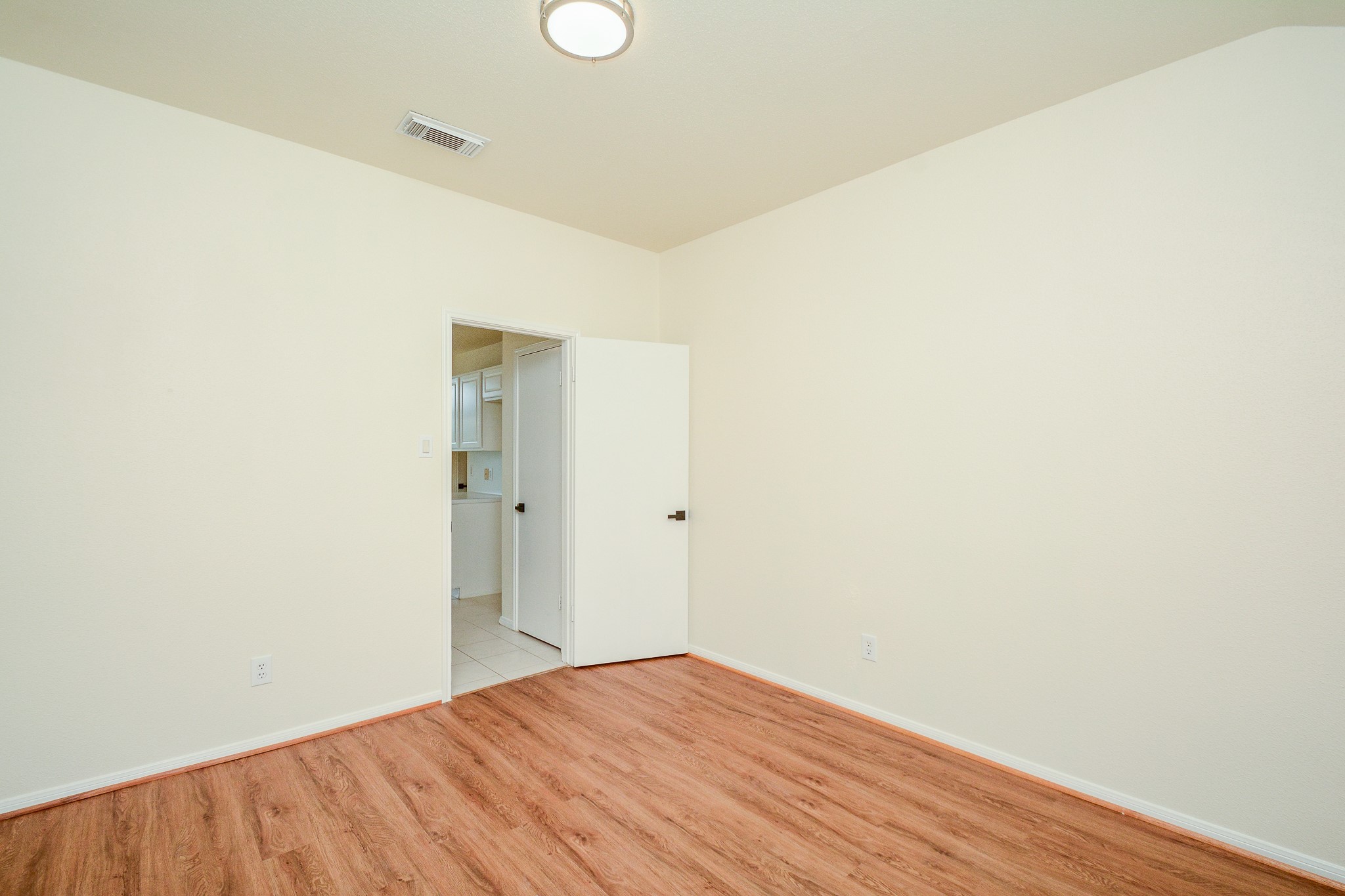 9502 Coast Bridge Street Houston, TX 77075 - Photo 4 of 31