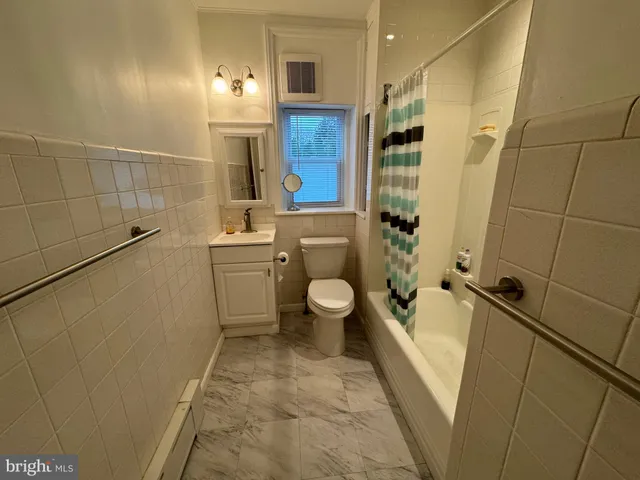 $2,200 | 426 Old Lancaster Road, Unit 1W, Haverford, PA 19041