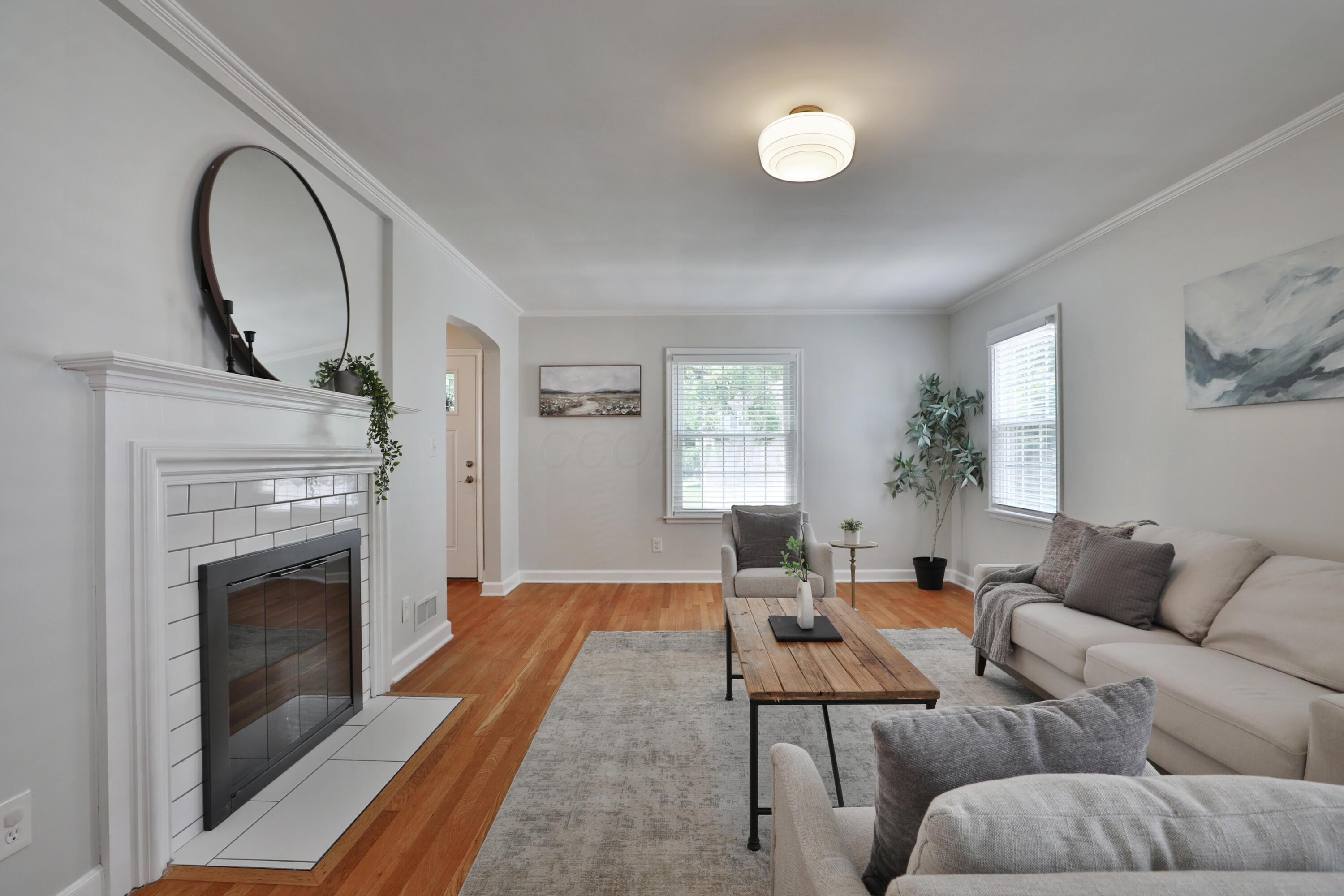 56 Aldrich Road Columbus, OH 43214 - Photo 6 of 50 Living Room