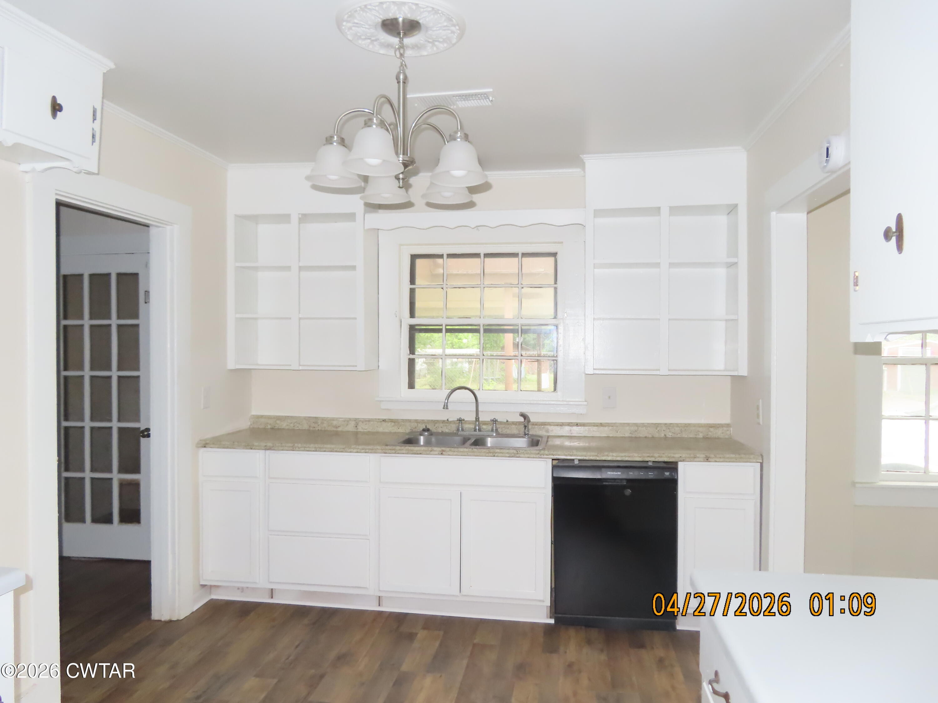 43 Bemis Lane Jackson, TN 38301 - Photo 6 of 18 a kitchen with a sink stove and cabinets