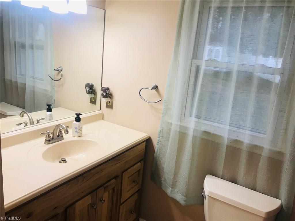 1104 Raleigh Court High Point, NC 27262 - Photo 12 of 24 Gallery Image 12