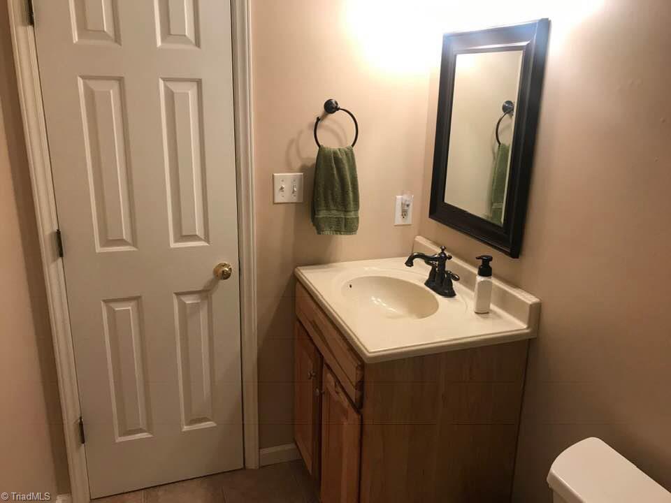 1104 Raleigh Court High Point, NC 27262 - Photo 19 of 24 Gallery Image 19