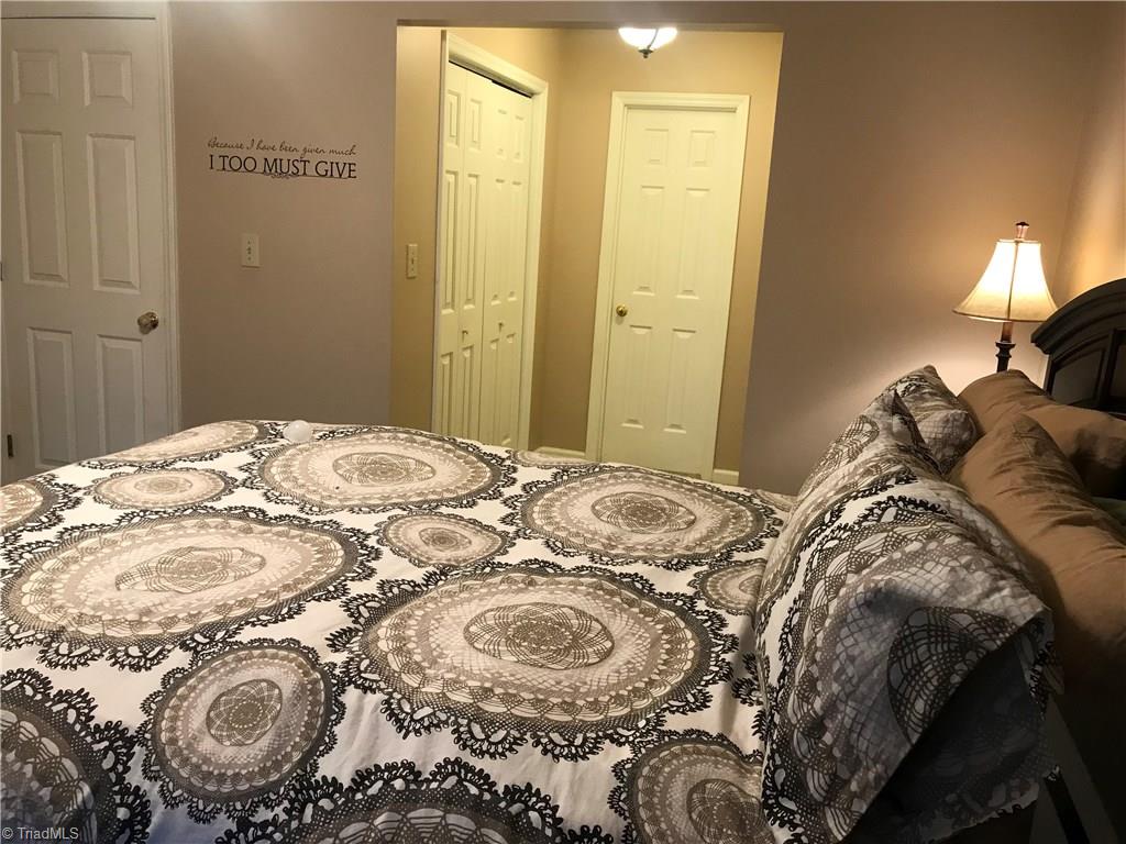 1104 Raleigh Court High Point, NC 27262 - Photo 10 of 24 Gallery Image 10