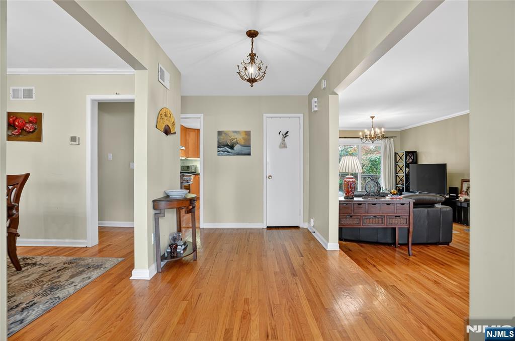 16 Greentree Terrace Tenafly, NJ 07670 - Photo 2 of 24