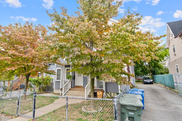 a view of a house with a backyard
