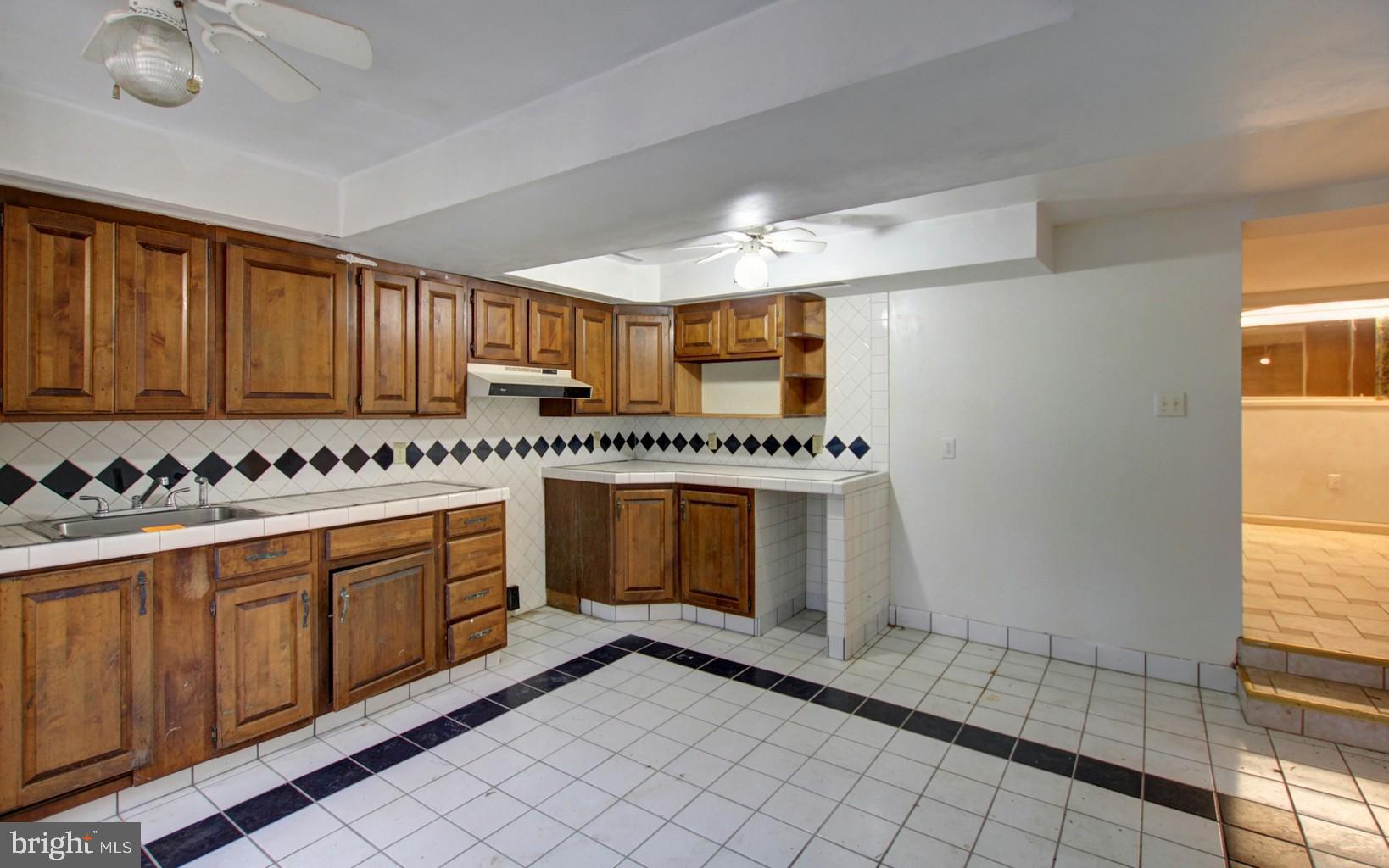 197 Magothy Beach Road Pasadena, MD 21122 - Photo 20 of 25 Basement kitchen