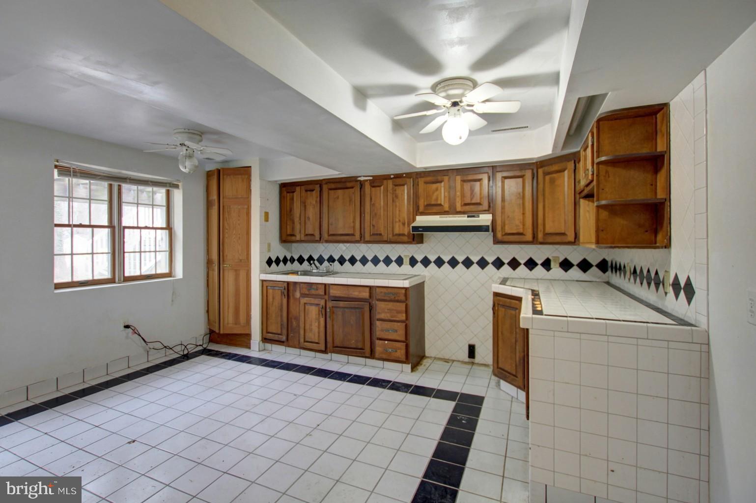 197 Magothy Beach Road Pasadena, MD 21122 - Photo 21 of 25 Basement kitchen