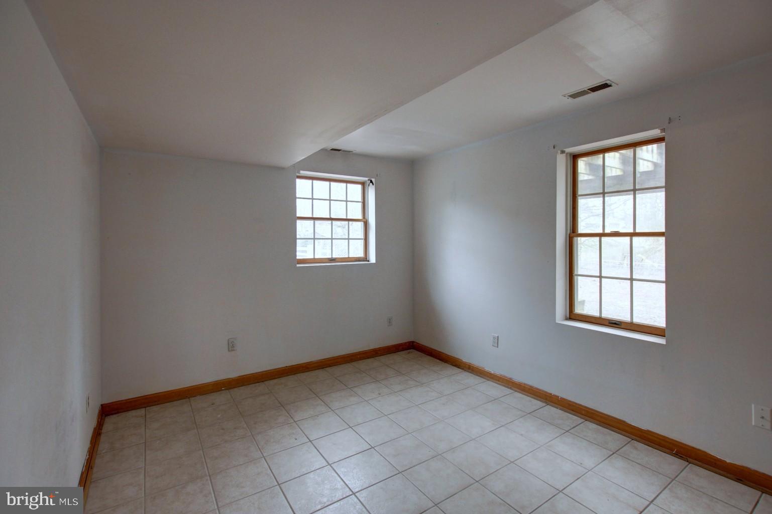 197 Magothy Beach Road Pasadena, MD 21122 - Photo 23 of 25 Basement bedroom