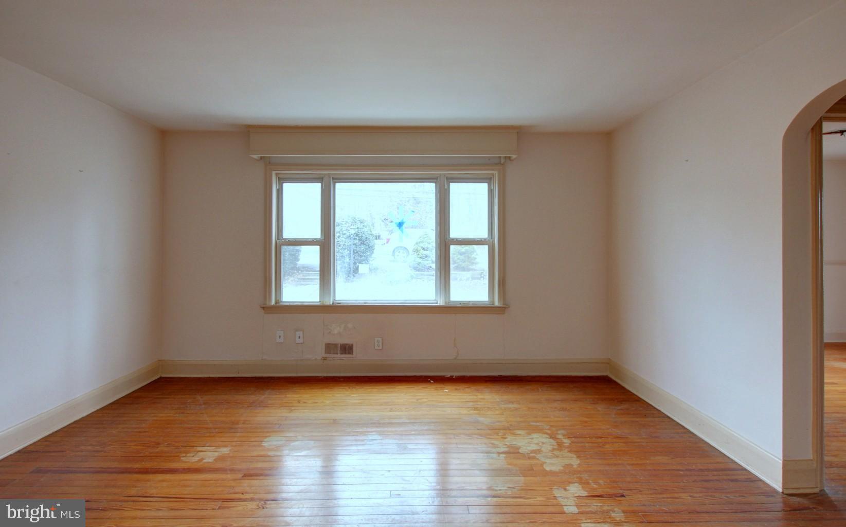 197 Magothy Beach Road Pasadena, MD 21122 - Photo 4 of 25 Dining room