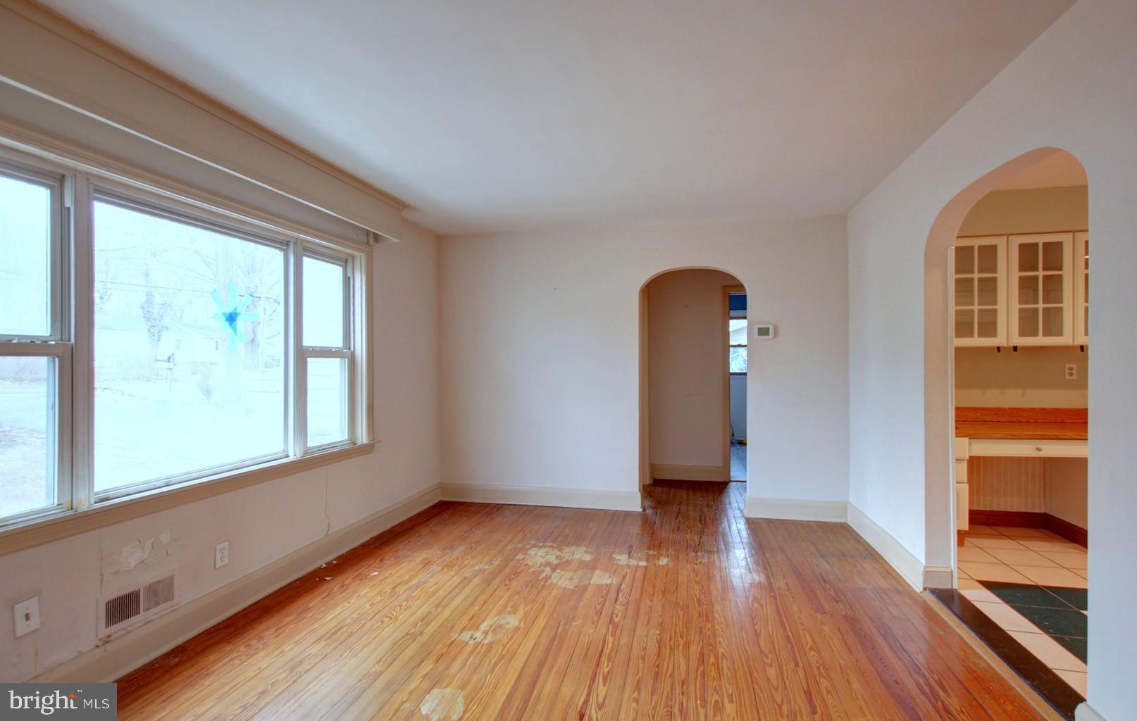 197 Magothy Beach Road Pasadena, MD 21122 - Photo 5 of 25 Dining room