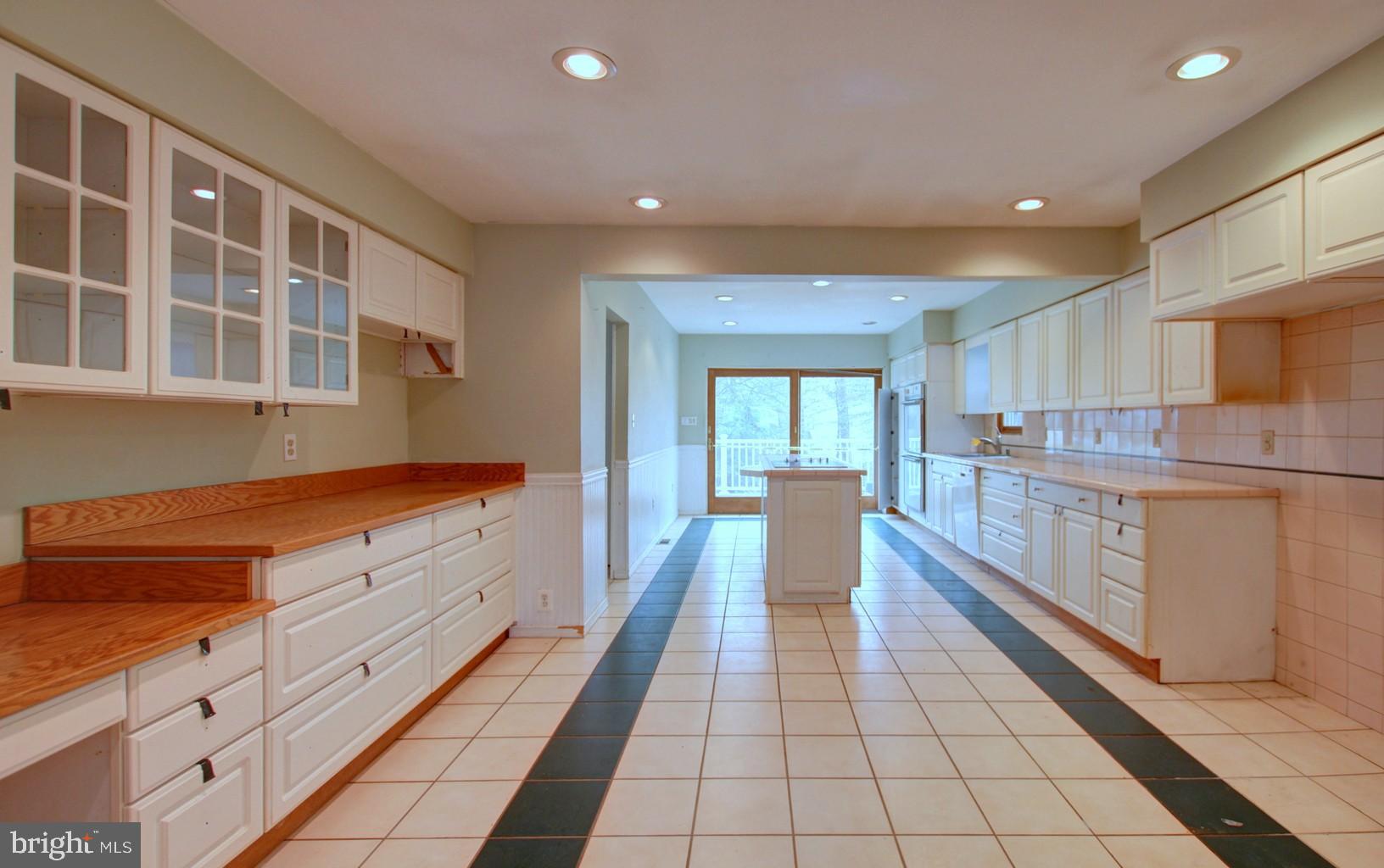 197 Magothy Beach Road Pasadena, MD 21122 - Photo 6 of 25 Kitchen