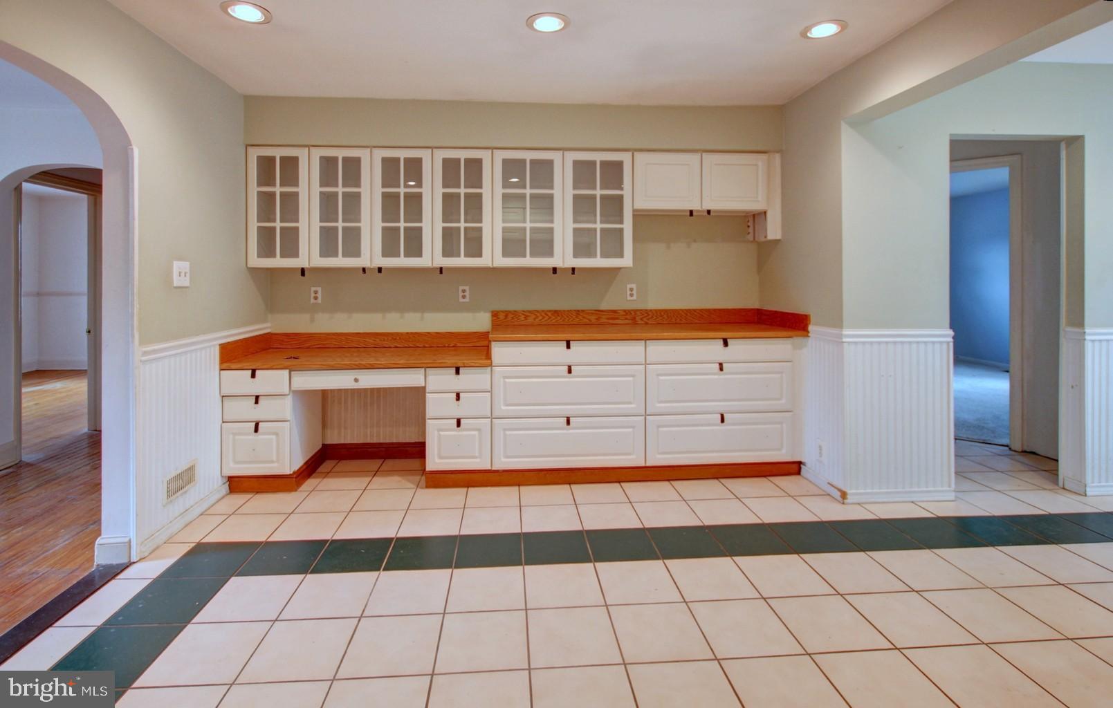 197 Magothy Beach Road Pasadena, MD 21122 - Photo 8 of 25 Kitchen