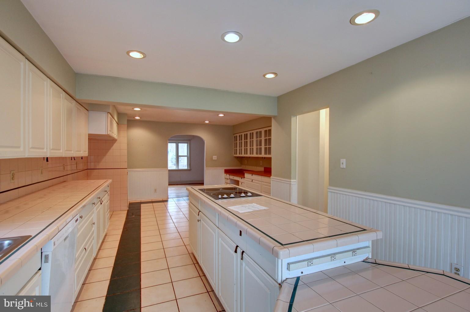 197 Magothy Beach Road Pasadena, MD 21122 - Photo 9 of 25 Kitchen