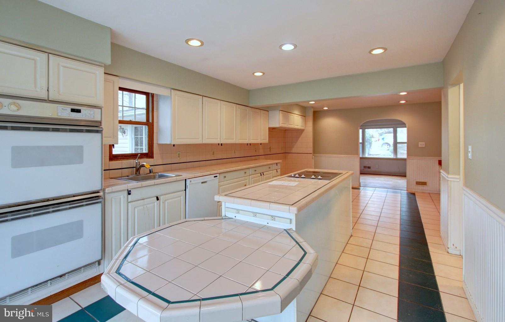 197 Magothy Beach Road Pasadena, MD 21122 - Photo 10 of 25 Kitchen