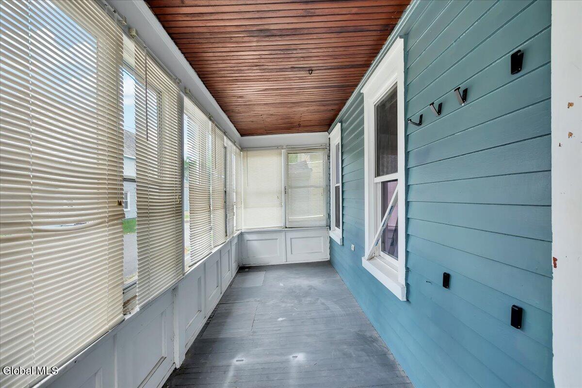 2115 Colgate Place Schenectady, NY 12304 - Photo 37 of 43 04-Screened Porch