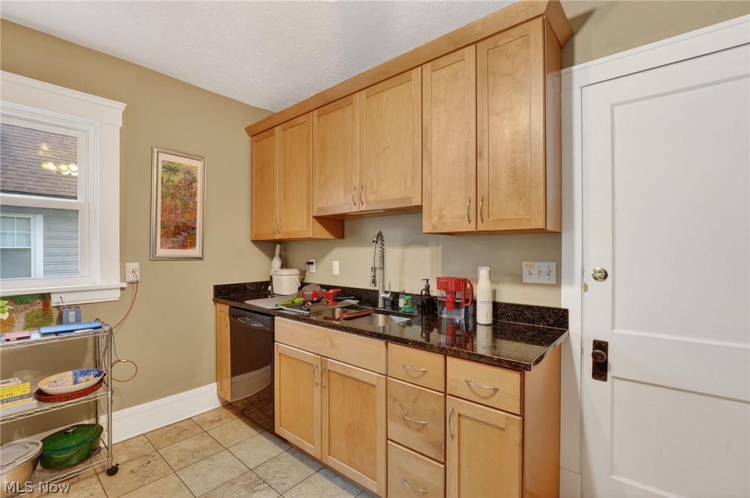 3221 Bradford Road Cleveland Heights, OH 44118 - Photo 16 of 37