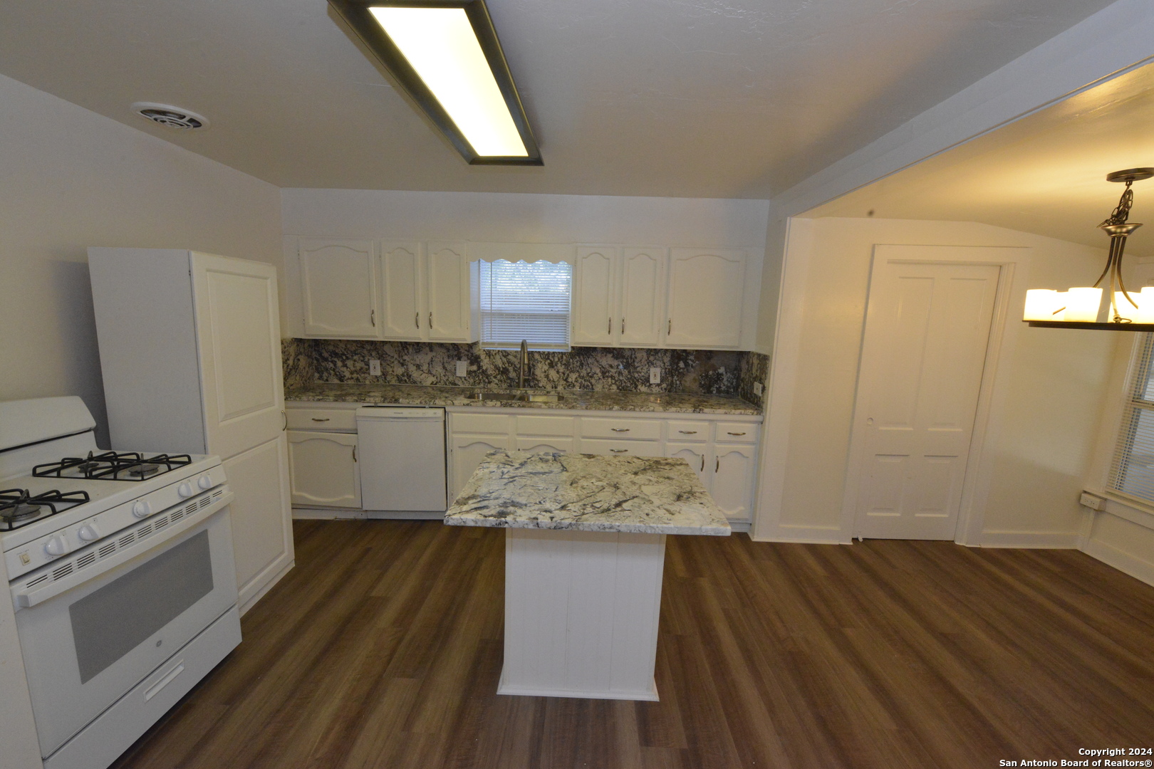 1598 Highway 16 Bandera, TX 78003 - Photo 14 of 28