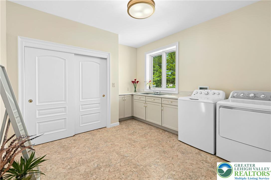 3200 Creamery Road New Hope, PA 18938 - Photo 19 of 42 a utility room with closet dryer and washer