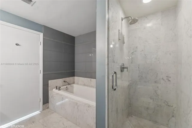 $875,000 | 244 Biscayne Boulevard, Unit 3903, Miami, FL 33132