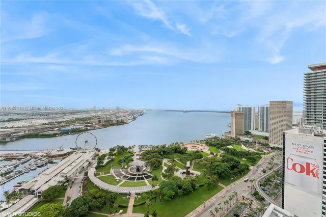 $875,000 | 244 Biscayne Boulevard, Unit 3903, Miami, FL 33132