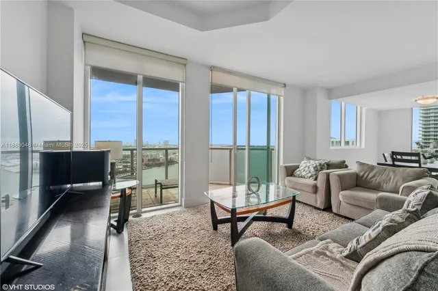 $875,000 | 244 Biscayne Boulevard, Unit 3903, Miami, FL 33132