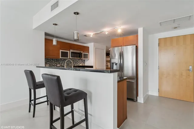 $875,000 | 244 Biscayne Boulevard, Unit 3903, Miami, FL 33132